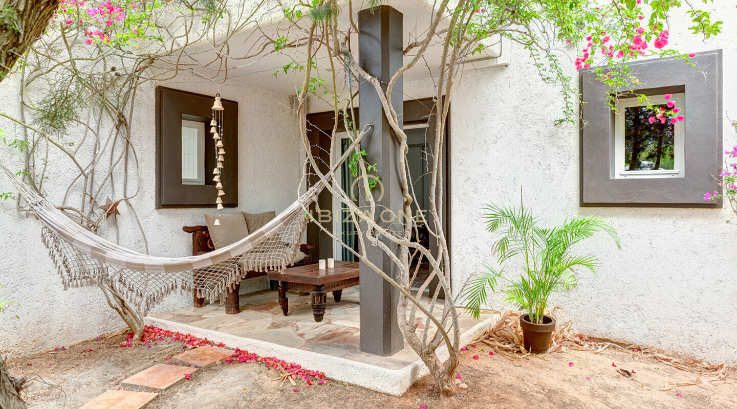 Encantadora villa de lujo con casa de invitados en venta en Ibiza - Encantadora villa de lujo con casa de invitados en alquiler en Ibiza