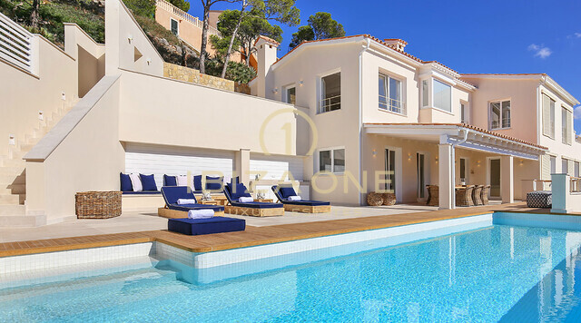 Mallorca : Luxury sea view villa in a prime location for sale