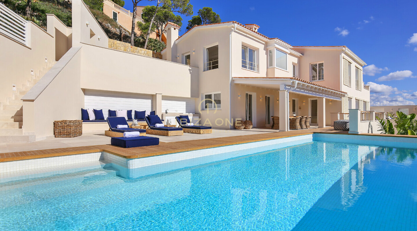 Mallorca : Luxury sea view villa in a prime location for sale