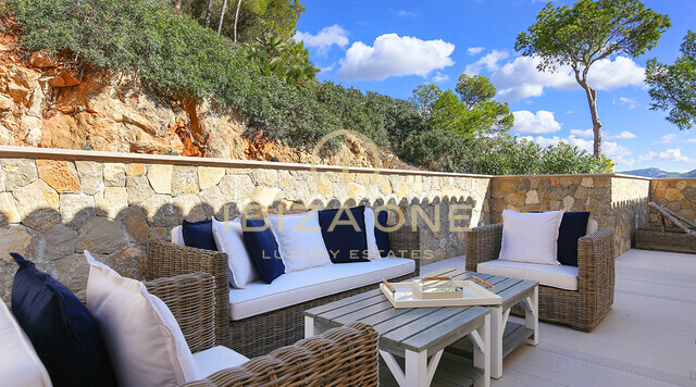 Mallorca : Luxury sea view villa in a prime location for sale