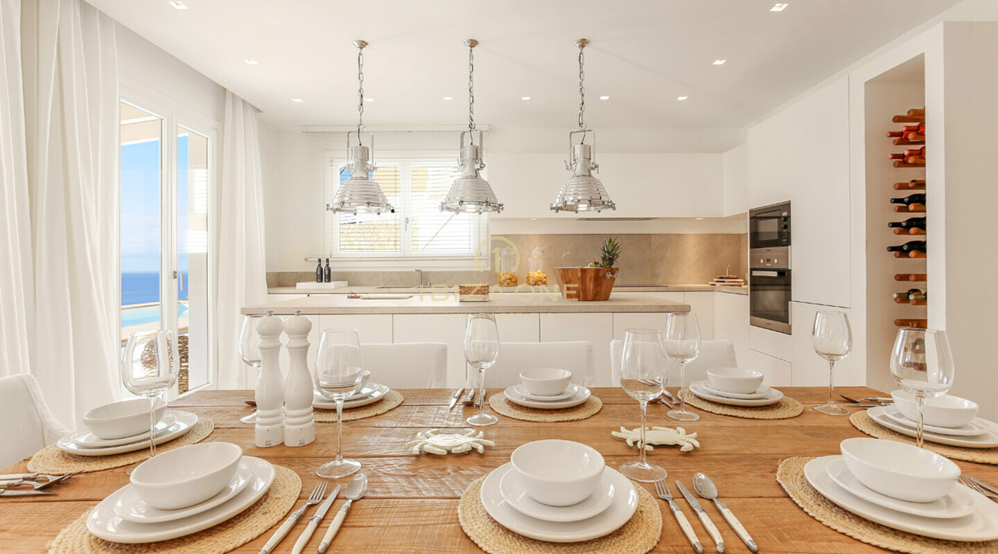 Mallorca : Luxury sea view villa in a prime location for sale