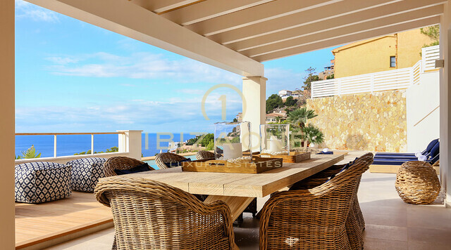 Mallorca : Luxury sea view villa in a prime location for sale