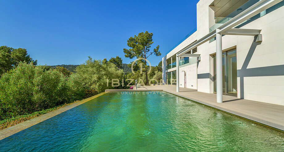 Moderne Luxus Villa Mit Einem Innen Und Aussen Pool Zum Verkauf Son Vida Ibiza One Luxus Immobilien Agentur Villa Villen Haus Finca Wohnung Loft Kaufen Mieten Verkaufen
