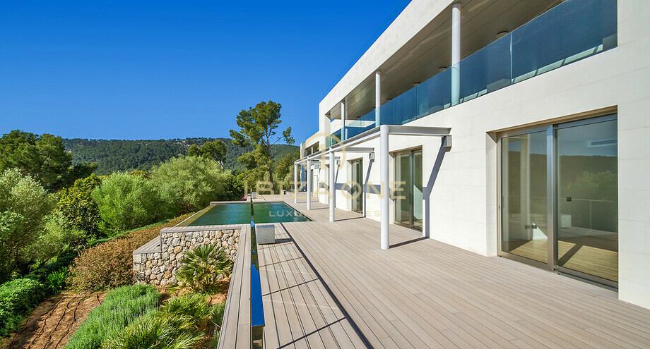 Moderne Luxus Villa Mit Einem Innen Und Aussen Pool Zum Verkauf Son Vida Ibiza One Luxus Immobilien Agentur Villa Villen Haus Finca Wohnung Loft Kaufen Mieten Verkaufen