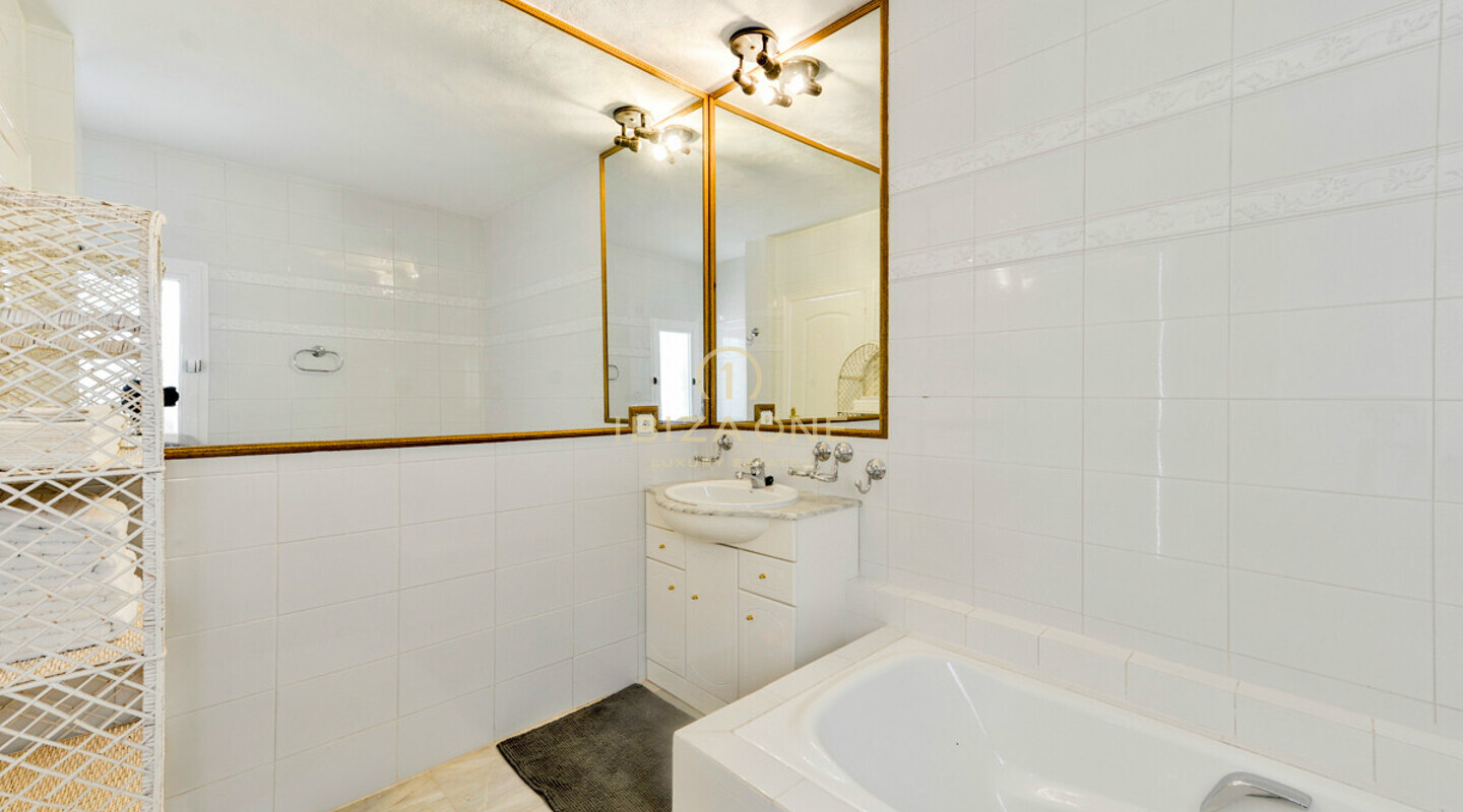 Lussuosa villa con 12 camere da letto in vendita a Can Furnet, Ibiza - Lussuosa villa con 12 camere da letto in affitto a Can Furnet, Ibiza