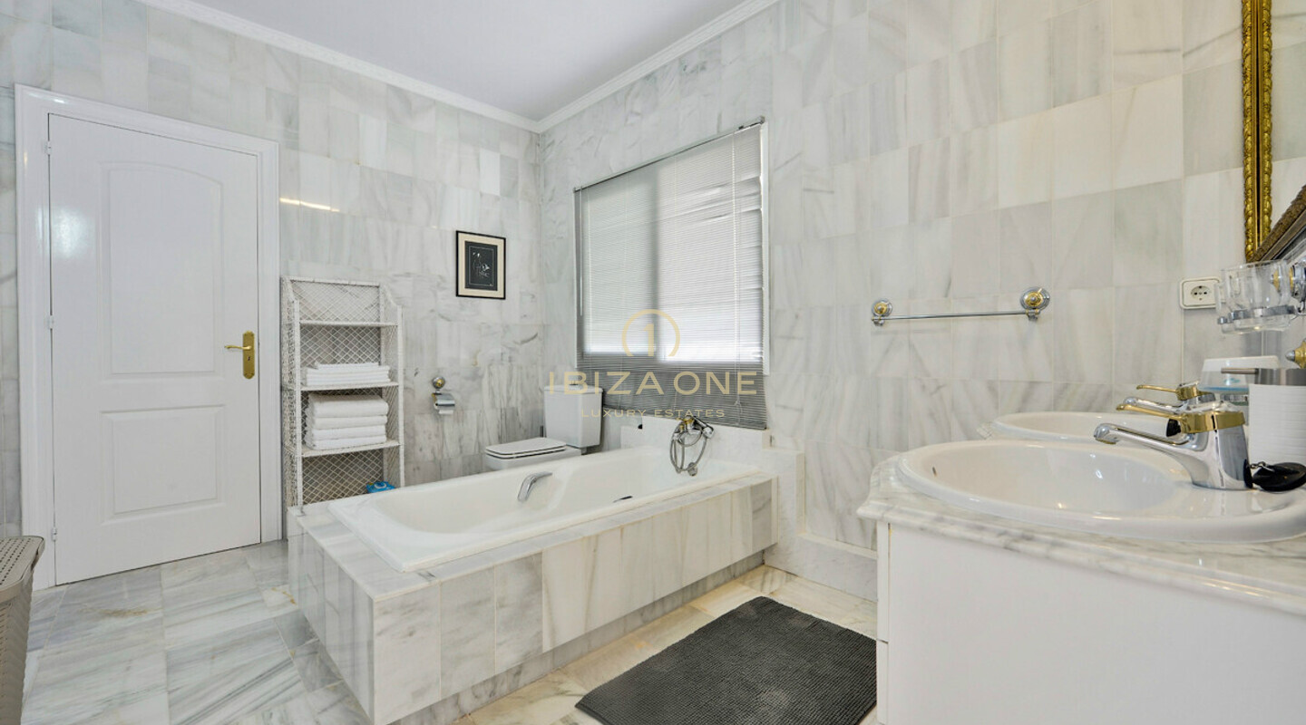 Luxurious 12 bedroom villa in Can Furnet for sale, Ibiza - Luxurious 12 bedroom villa in Can Furnet for rent, Ibiza