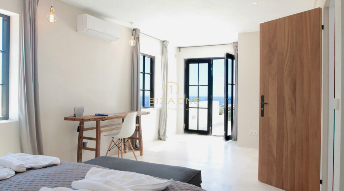 Luxe moderne villa met uitzicht op zee naar Formentera en de oude stad van Ibiza te huur, Ibiza