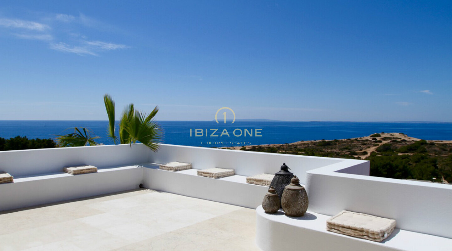 Luxe moderne villa met uitzicht op zee naar Formentera en de oude stad van Ibiza te huur, Ibiza