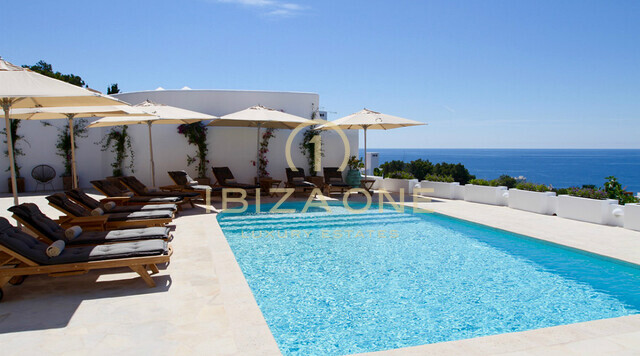 Luxueuse villa moderne avec vue sur la mer à Formentera et la vieille ville d'Ibiza à louer, Ibiza