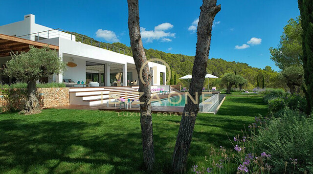 Secluded Luxury Villa with Guest Apartment and Panoramic Views in Sant Joseph for sale, Ibiza - Secluded Luxury Villa with Guest Apartment and Panoramic Views in Sant Joseph for rent, Ibiza