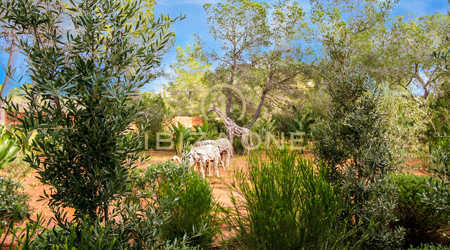 Luxuriöse Villa direkt am Meer mit 350 Metern Meeresfront und Meerzugang zu vermieten in der erstklassigen Lage von Porroig, Ibiza