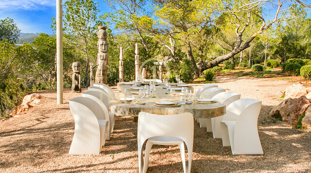 Luxe villa aan zee met 350 meter kustlijn en toegang tot de zee te huur op een toplocatie in Porroig, Ibiza