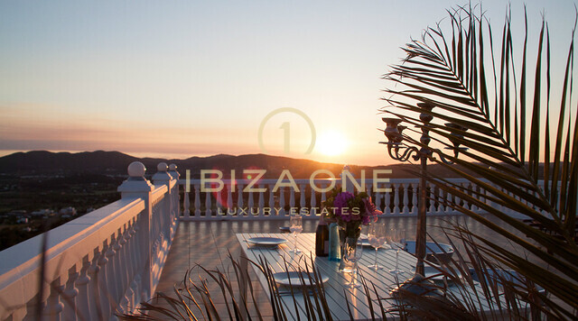 Luxe herenhuis dichtbij Ibiza met uitzicht op zee en Dalt Vila te koop, Ibiza - Luxe herenhuis dichtbij Ibiza met uitzicht op zee en Dalt Vila te huur, Ibiza