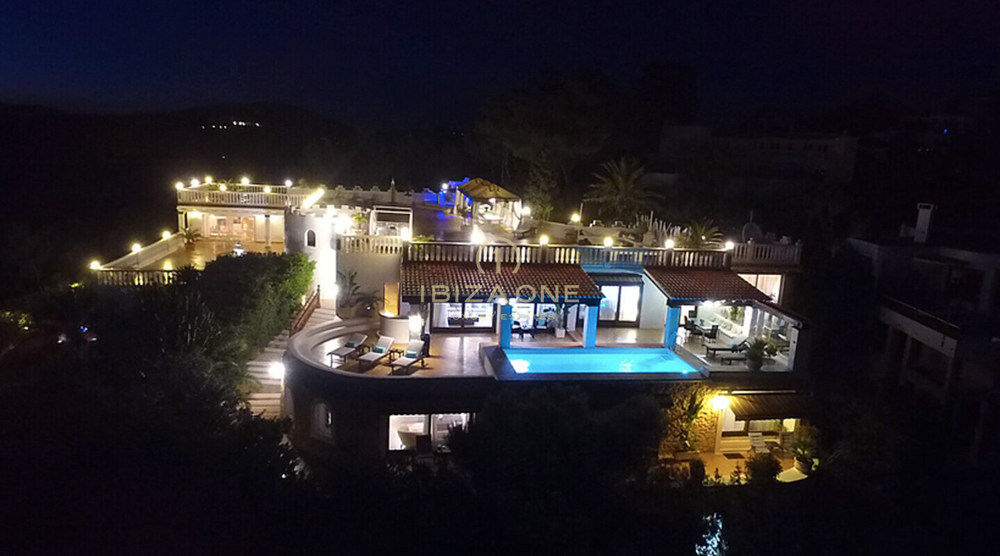 Luxe herenhuis dichtbij Ibiza met uitzicht op zee en Dalt Vila te koop, Ibiza - Luxe herenhuis dichtbij Ibiza met uitzicht op zee en Dalt Vila te huur, Ibiza