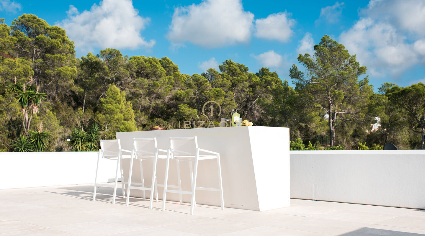 Moderna villa de lujo en alquiler al atardecer en Ibiza