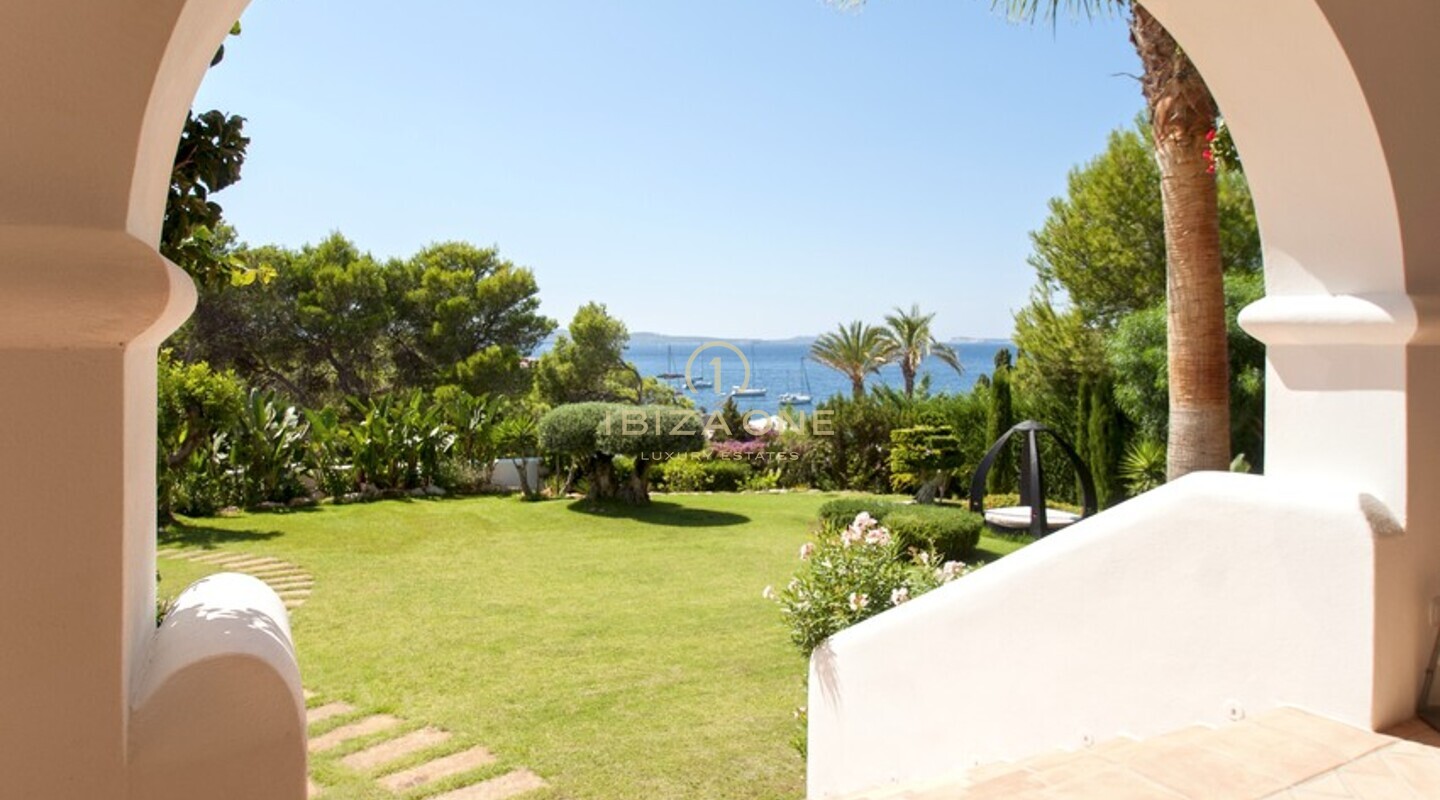 Prachtige villa aan de frontlinie met toegang tot zee en strand te koop, Ibiza - Prachtige villa aan de frontlinie met toegang tot zee en strand te huur, Ibiza