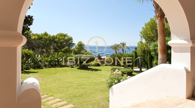 Prachtige villa aan de frontlinie met toegang tot zee en strand te koop, Ibiza - Prachtige villa aan de frontlinie met toegang tot zee en strand te huur, Ibiza