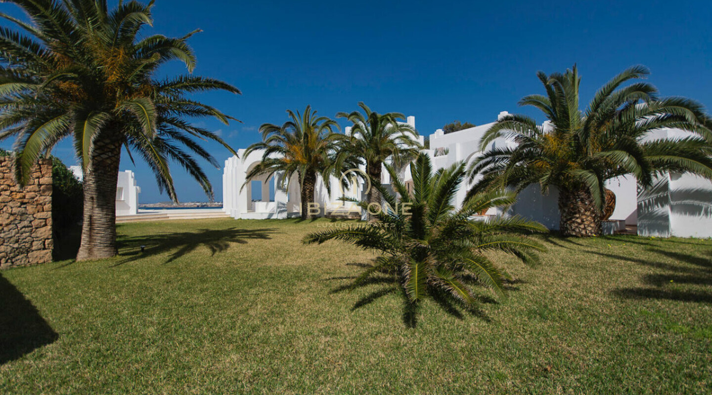 Propiedad de lujo moderna en primera línea de mar con acceso al mar en venta, Ibiza - Exclusiva casa sobre el agua en venta, Ibiza