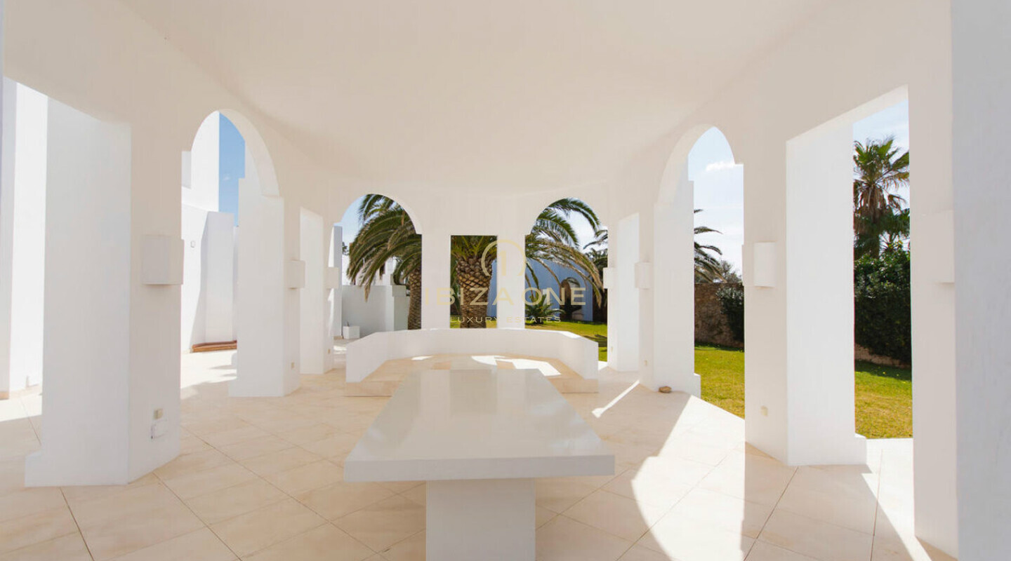 Modern luxe onroerend goed in de eerste lijn van de zee met toegang tot de zee te koop, Ibiza - exclusief waterhuis te koop, Ibiza
