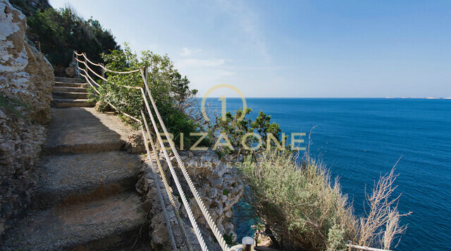 Moderna proprietà di lusso in prima linea sul mare con accesso al mare in vendita, Ibiza - esclusiva casa sull'acqua in vendita, Ibiza
