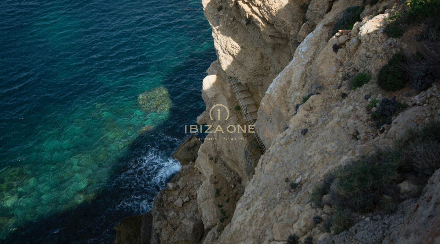 Moderna proprietà di lusso in prima linea sul mare con accesso al mare in vendita, Ibiza - esclusiva casa sull'acqua in vendita, Ibiza