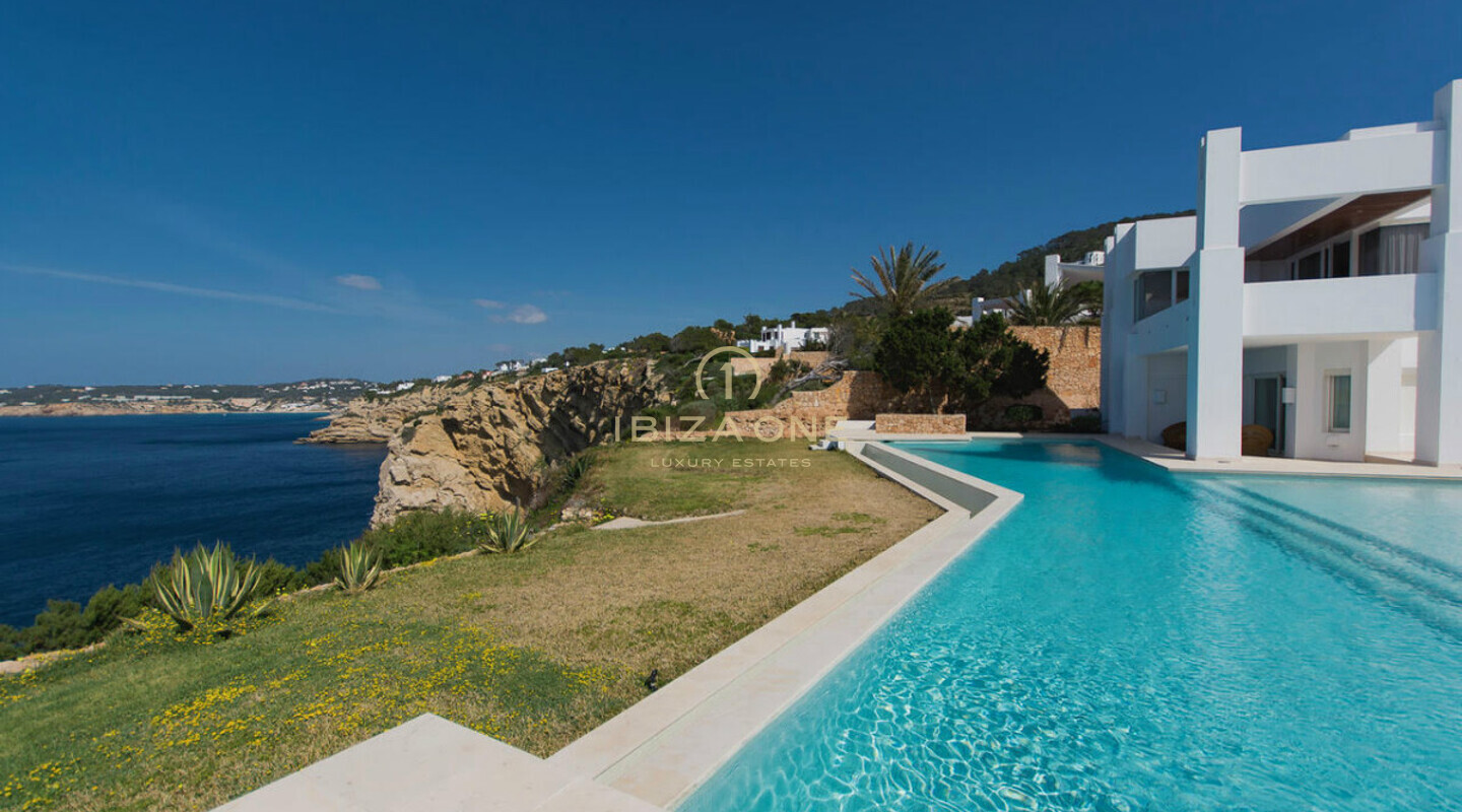Propriété de luxe moderne en première ligne de mer avec accès à la mer à vendre, Ibiza - maison sur l'eau exclusive à vendre, Ibiza
