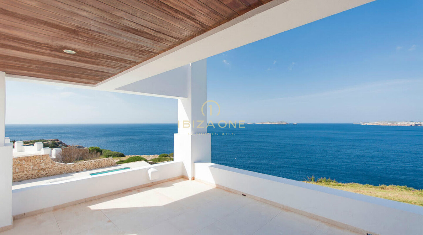 Moderne Luxusimmobilie in erster Meereslinie mit Meerzugang zu verkaufen, Ibiza – exklusives Wasserhaus zu verkaufen, Ibiza