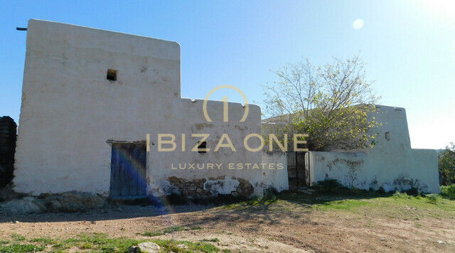 Terrain spacieux avec ancienne finca d'Ibiza et vue sur la mer à vendre, Ibiza - Terrain spacieux avec ancienne finca d'Ibiza et vue sur la mer à louer, Ibiza