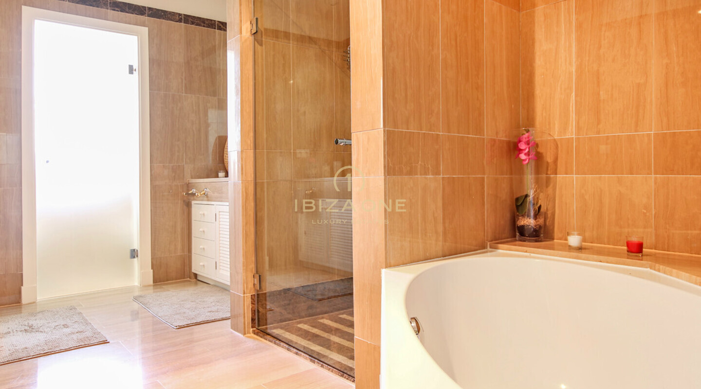 Mardavall : Luxurious first sea line apartment in Mallorca for sale, Ibiza - Mardavall : Luxurious first sea line apartment in Mallorca for rent, Ibiza