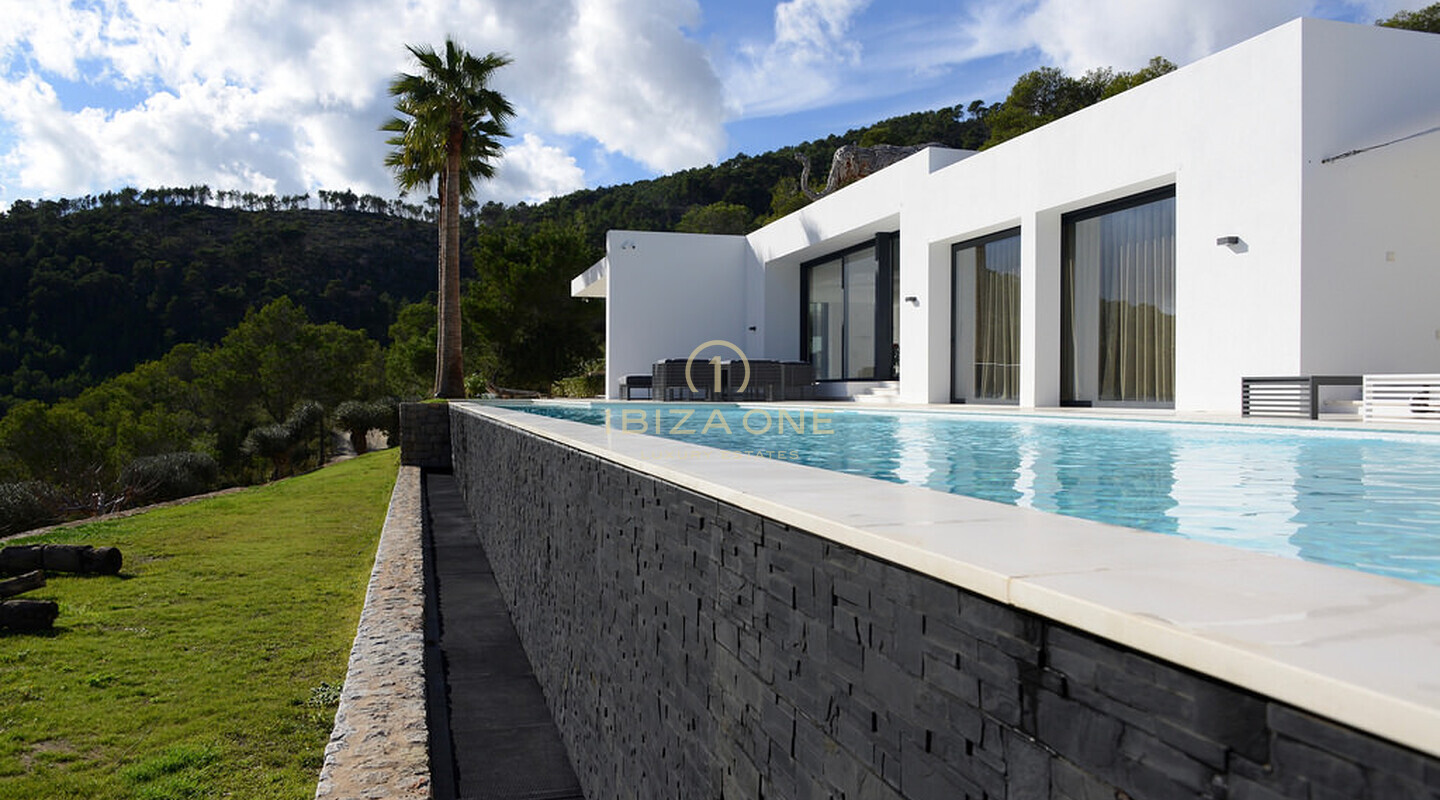 Villa moderne de luxe et nouvellement construite avec un beau terrain et vue sur la mer à vendre, Ibiza - Villa moderne de luxe et nouvellement construite avec un beau terrain et vue sur la mer à louer, Ibiza