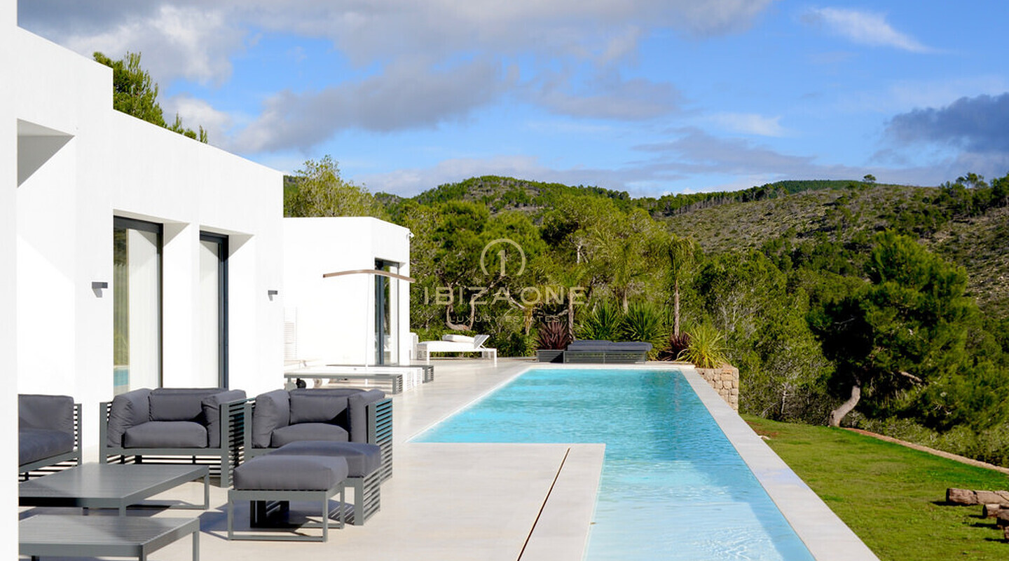 Luxuriöse und neu gebaute moderne Villa mit wunderschönem Land- und Meerblick zu verkaufen, Ibiza - Luxuriöse und neu gebaute moderne Villa mit wunderschönem Land- und Meerblick zu vermieten, Ibiza
