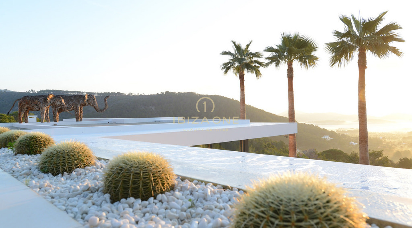 Luxe en nieuw gebouwde moderne villa met prachtig uitzicht op het terrein en de zee te koop, Ibiza - Luxe en nieuw gebouwde moderne villa met prachtig uitzicht op het terrein en de zee te huur, Ibiza