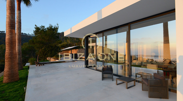Luxe en nieuw gebouwde moderne villa met prachtig uitzicht op het terrein en de zee te koop, Ibiza - Luxe en nieuw gebouwde moderne villa met prachtig uitzicht op het terrein en de zee te huur, Ibiza