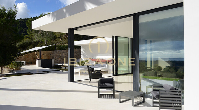 Luxe en nieuw gebouwde moderne villa met prachtig uitzicht op het terrein en de zee te koop, Ibiza - Luxe en nieuw gebouwde moderne villa met prachtig uitzicht op het terrein en de zee te huur, Ibiza