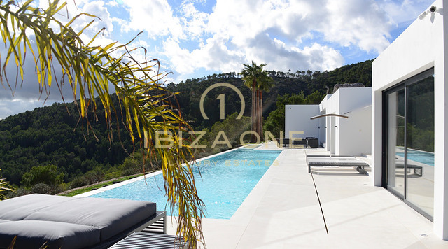 Luxuriöse und neu gebaute moderne Villa mit wunderschönem Land- und Meerblick zu verkaufen, Ibiza - Luxuriöse und neu gebaute moderne Villa mit wunderschönem Land- und Meerblick zu vermieten, Ibiza