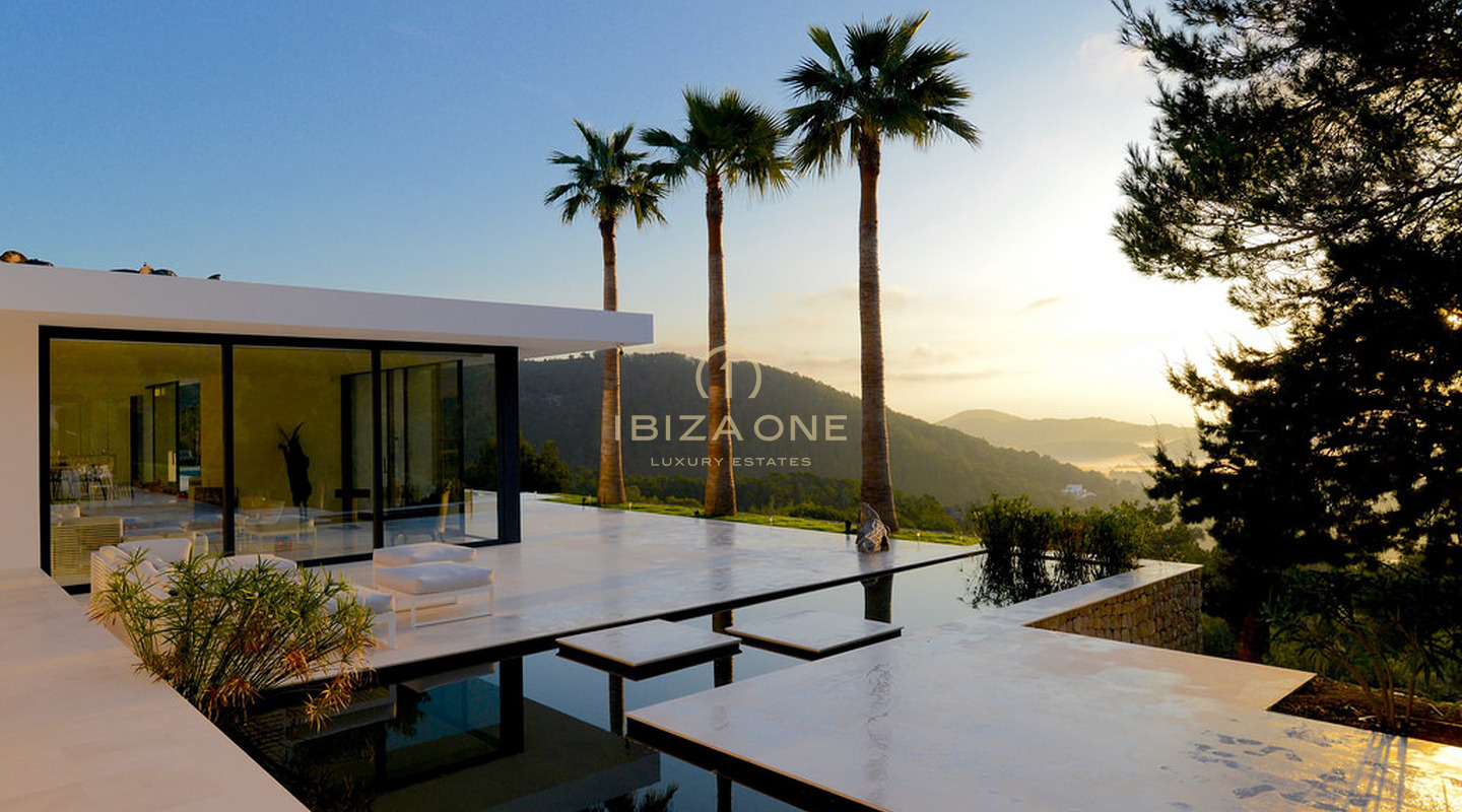Villa moderne de luxe et nouvellement construite avec un beau terrain et vue sur la mer à vendre, Ibiza - Villa moderne de luxe et nouvellement construite avec un beau terrain et vue sur la mer à louer, Ibiza