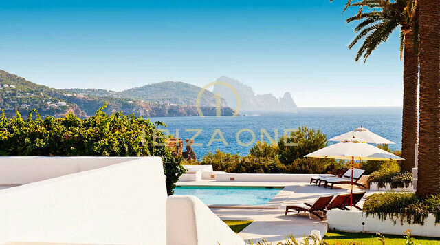 Lussuosa villa in prima linea sul mare con vista mozzafiato sul mare e sul tramonto in affitto, Ibiza