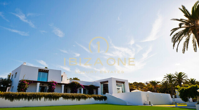 Lussuosa villa in prima linea sul mare con vista mozzafiato sul mare e sul tramonto in affitto, Ibiza