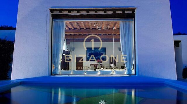 Luxuriöse Villa in erster Meereslinie mit herrlichem Blick auf das Meer und den Sonnenuntergang zu vermieten, Ibiza