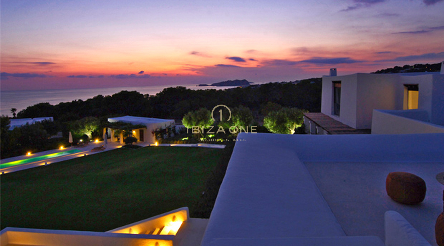 Luxuriöse Villa in erster Meereslinie mit herrlichem Blick auf das Meer und den Sonnenuntergang zu vermieten, Ibiza