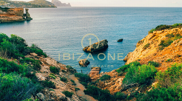 Lussuosa villa in prima linea sul mare con vista mozzafiato sul mare e sul tramonto in affitto, Ibiza