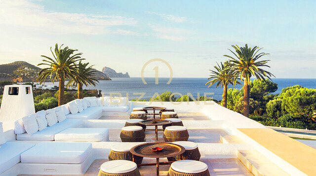 Luxuriöse Villa in erster Meereslinie mit herrlichem Blick auf das Meer und den Sonnenuntergang zu vermieten, Ibiza