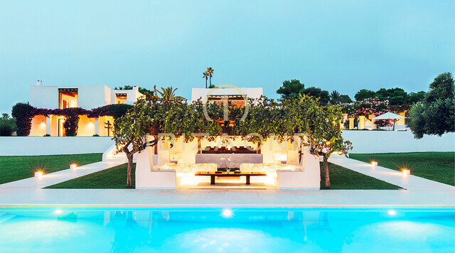 Lussuosa villa in prima linea sul mare con vista mozzafiato sul mare e sul tramonto in affitto, Ibiza