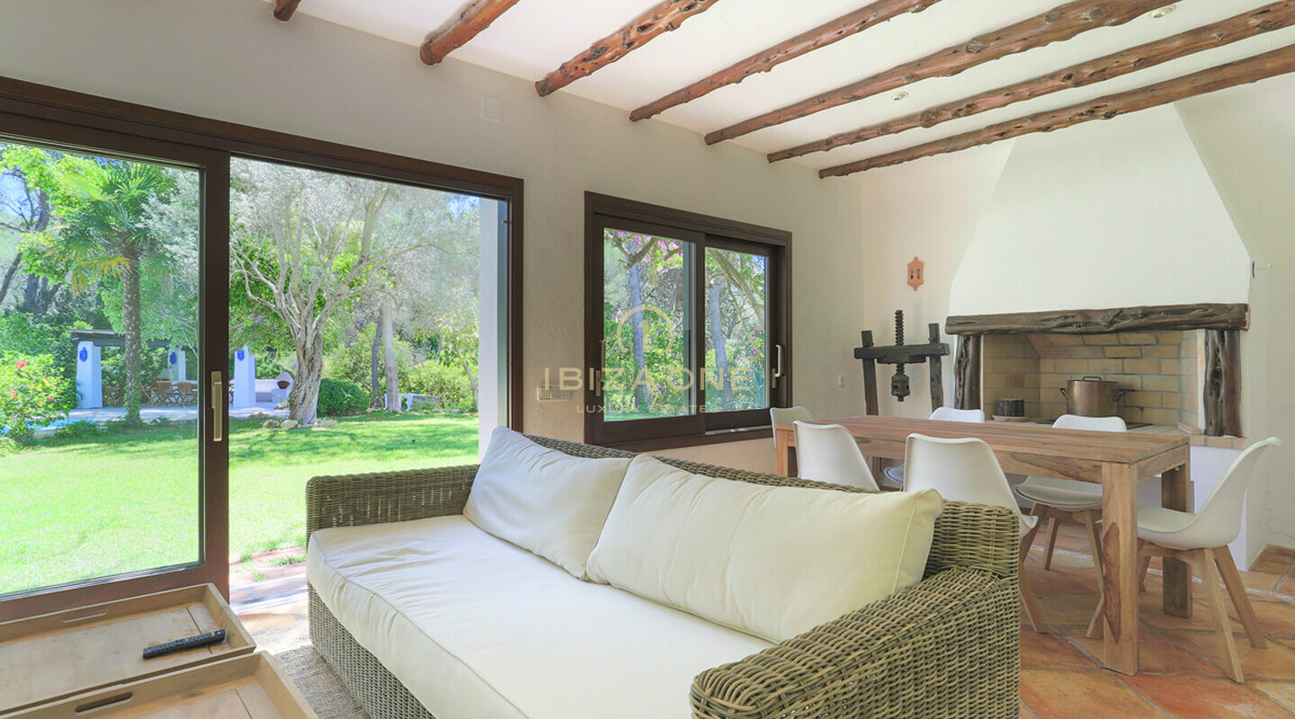 Finca originale rénovée dans le style Blakstad avec maison d'hôtes près d'Ibiza avec vue sur la mer et Dalt Vila à vendre, Ibiza - Finca originale rénovée dans le style Blakstad avec maison d'hôtes près d'Ibiza avec vue sur la mer et Dalt Vila à louer, Ibiza