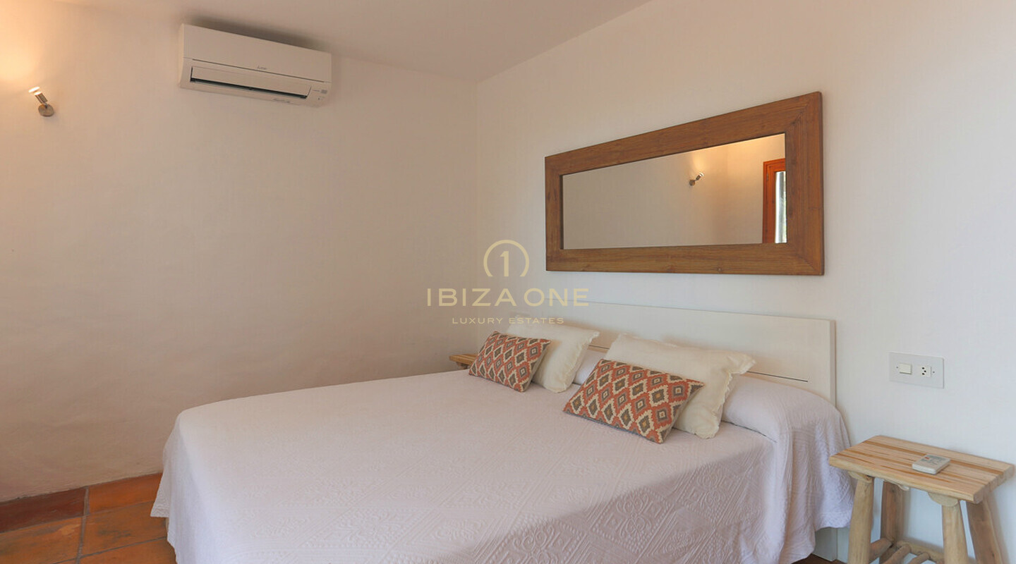 Originele finca gerenoveerd in Blakstad-stijl met gastenverblijf vlakbij Ibiza met uitzicht op zee en Dalt Vila te koop, Ibiza - Originele finca gerenoveerd in Blakstad-stijl met gastenverblijf vlakbij Ibiza met uitzicht op zee en Dalt Vila te huur, Ibiza