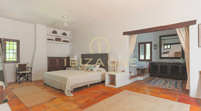 Originele finca gerenoveerd in Blakstad-stijl met gastenverblijf vlakbij Ibiza met uitzicht op zee en Dalt Vila te koop, Ibiza - Originele finca gerenoveerd in Blakstad-stijl met gastenverblijf vlakbij Ibiza met uitzicht op zee en Dalt Vila te huur, Ibiza