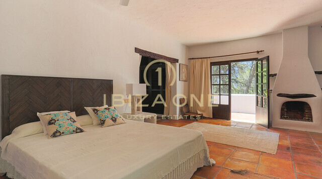 Originele finca gerenoveerd in Blakstad-stijl met gastenverblijf vlakbij Ibiza met uitzicht op zee en Dalt Vila te koop, Ibiza - Originele finca gerenoveerd in Blakstad-stijl met gastenverblijf vlakbij Ibiza met uitzicht op zee en Dalt Vila te huur, Ibiza