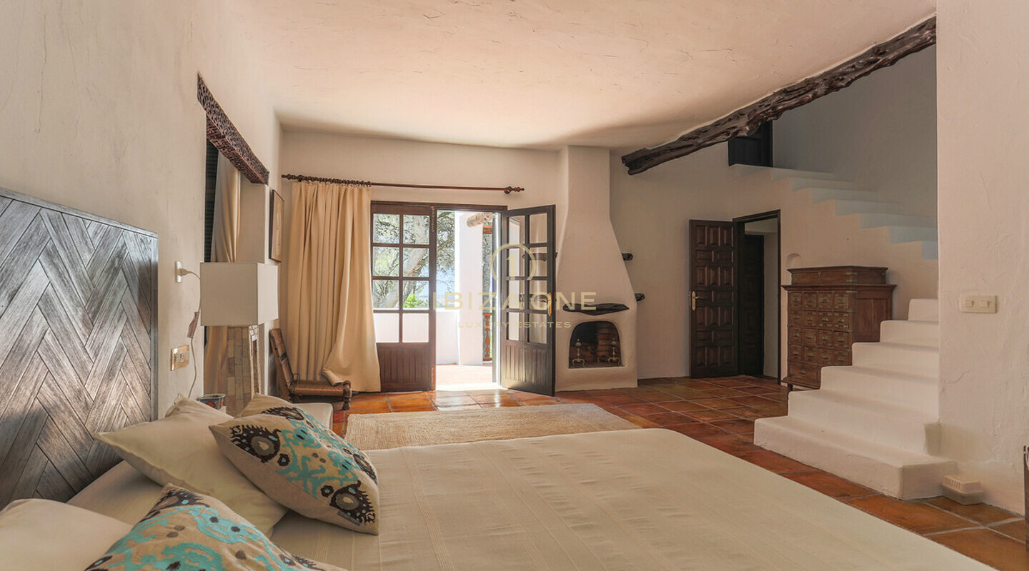 Finca original reformada en estilo Blakstad con casa de invitados cerca de Ibiza con vistas al mar y Dalt Vila en venta, Ibiza - Finca original reformada en estilo Blakstad con casa de invitados cerca de Ibiza con vistas al mar y Dalt Vila en alquiler, Ibiza