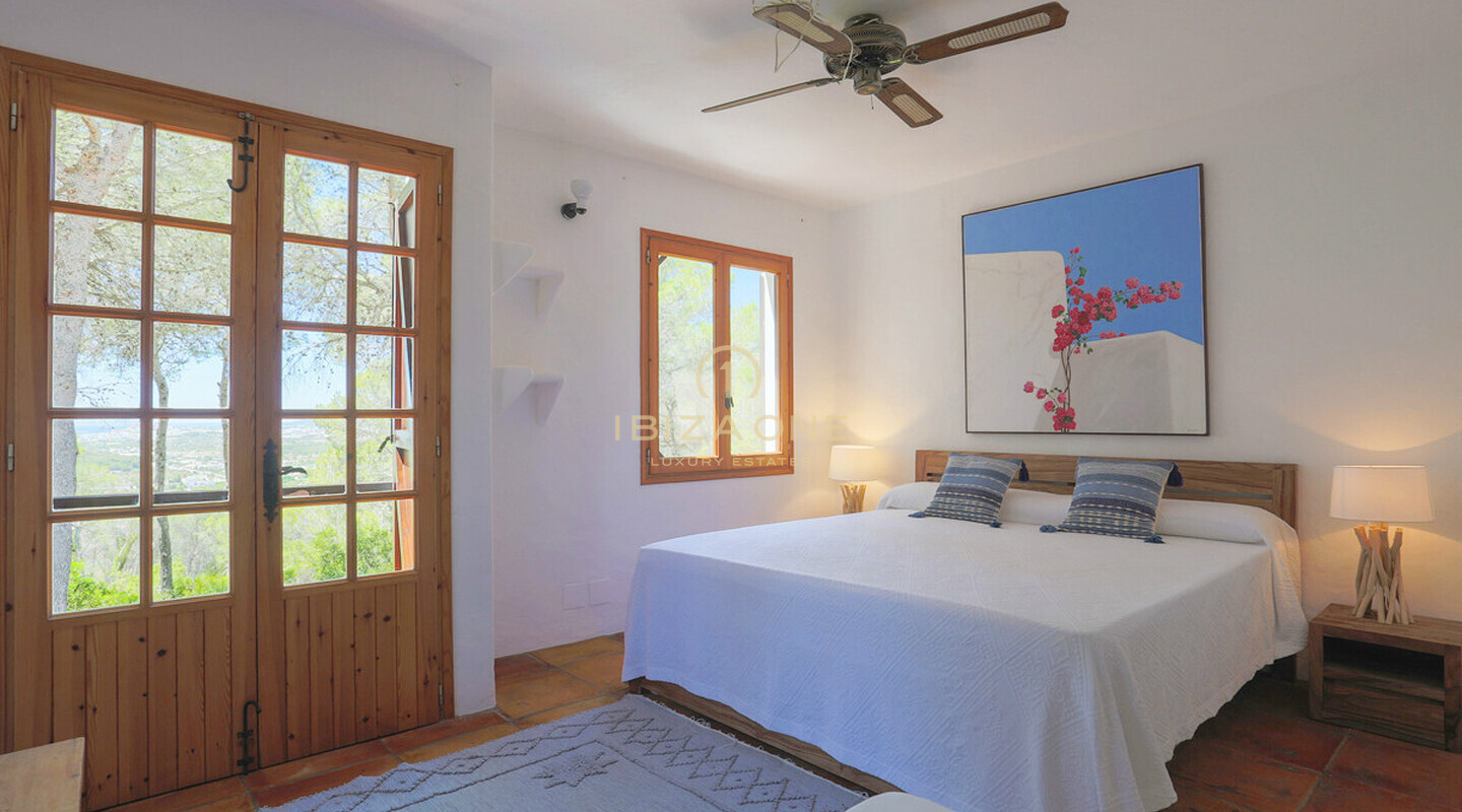 Finca originale rénovée dans le style Blakstad avec maison d'hôtes près d'Ibiza avec vue sur la mer et Dalt Vila à vendre, Ibiza - Finca originale rénovée dans le style Blakstad avec maison d'hôtes près d'Ibiza avec vue sur la mer et Dalt Vila à louer, Ibiza