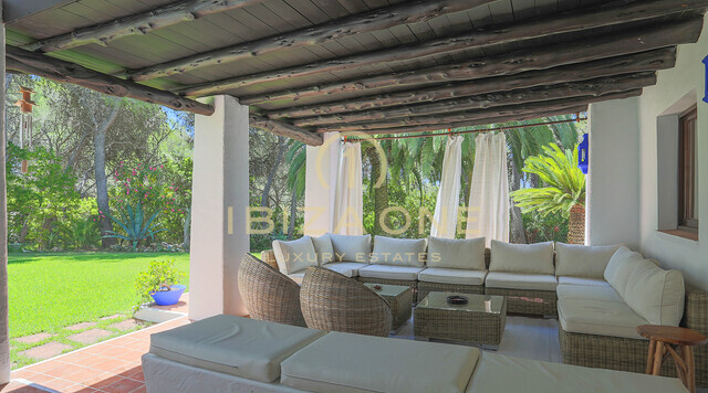 Original-Finca im Blakstad-Stil renoviert mit Gästehaus in der Nähe von Ibiza mit Blick auf das Meer und Dalt Vila zu verkaufen, Ibiza - Original-Finca im Blakstad-Stil renoviert mit Gästehaus in der Nähe von Ibiza mit Blick auf das Meer und Dalt Vila zu vermieten, Ibiza
